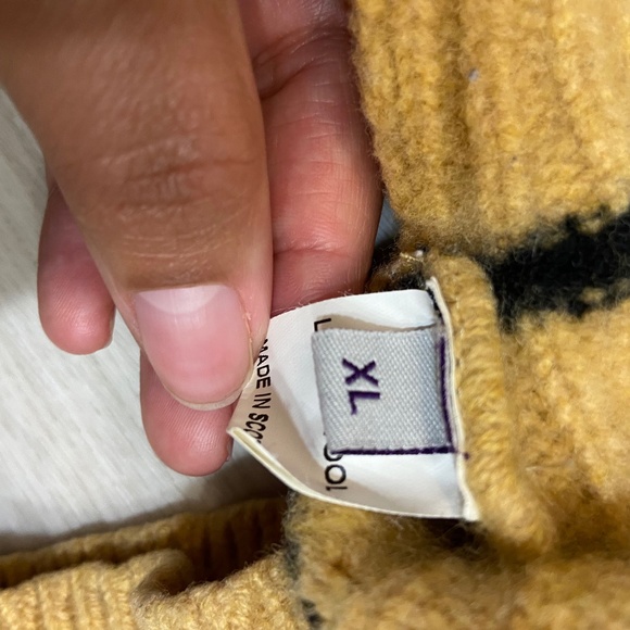 New Warner Bros. STUDIO HARRY POTTER HUFFLEPUFF QUIDDITCH Brown SWEATER XL - Picture 4 of 13